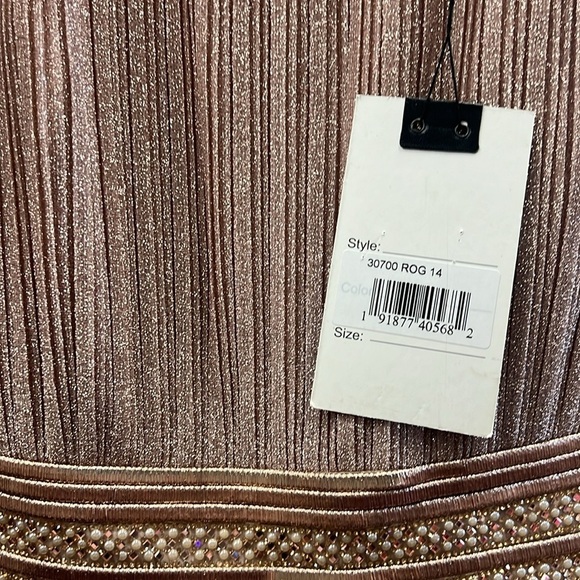 Mac Duggal 30700 NWT SHIMMERING PLEATED A-LINE 3/4 SLEEVE GOWN - Picture 7 of 14